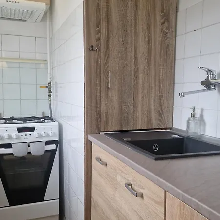 Kolobrzeska 44 *